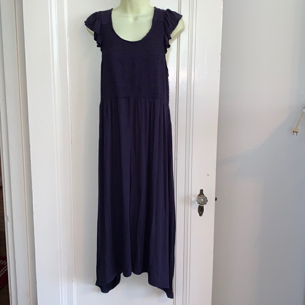 ‎Nwot Isabel Maternity dark navy smocked dr…